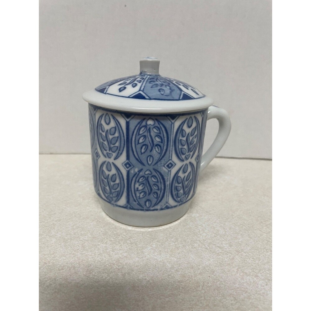 Vintage IDG William Sonoma Covered Lidded Mug Cup in Blue and White 8oz.